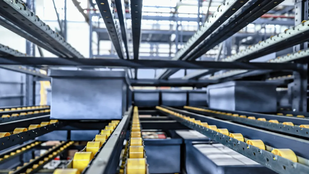 Pharmaceutical AS/RS: Cleanroom Compliance, Serialization, and GMP Logistics